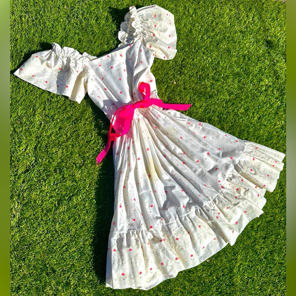 Vintage 1970s Handmade Floral Pink + White Eyelet Dress- size M